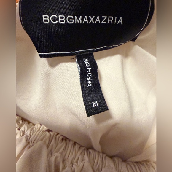 BCBGMAXAZRIA BCBG MaxAzria Balloon Peasant Adelaide Cream Off Shoulder Dress - Picture 3 of 7